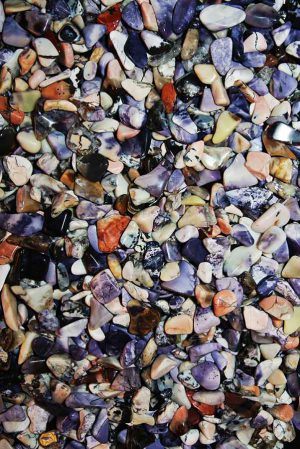 tiffany stone klein, bertrandiet, opaal, fluoriet, trommelstenen, chips, stukjes, sieraden