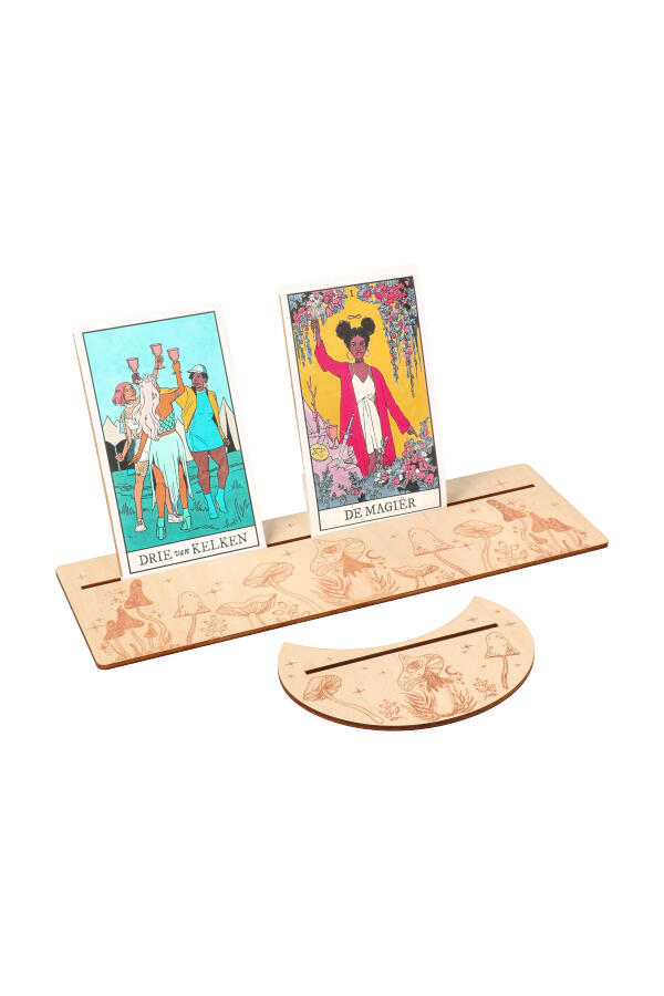 Tarot kaarten display, lichtgekleurd hout met paddenstoel motief, set van 2