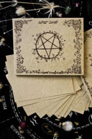 Heksen ritueel pentagram envelop met kaarten "good luck"