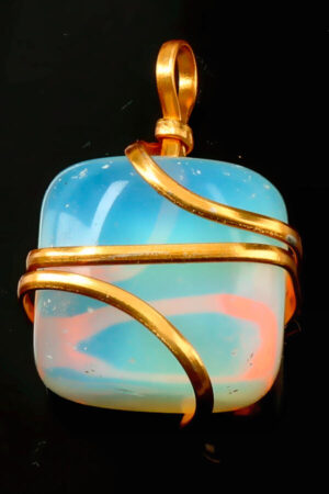 Opaliet spiraal hanger goudkleurig, trommelsteen, circa 2 cm