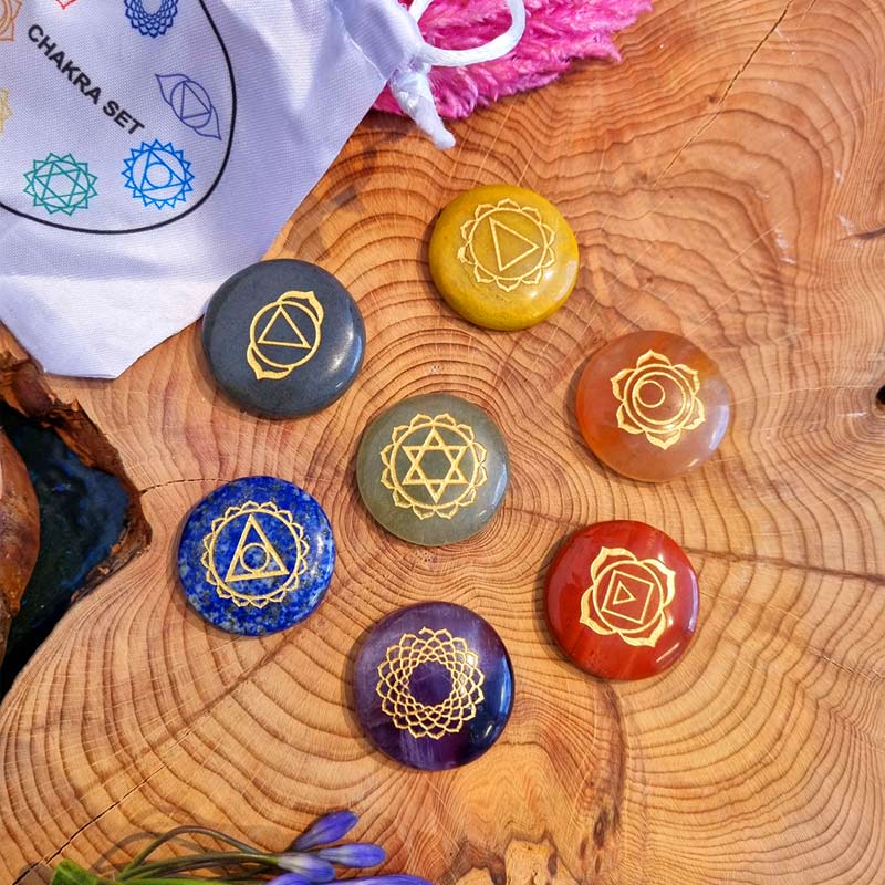 7 Chakra legger set in satijnen zakje, circa 3 cm per legger