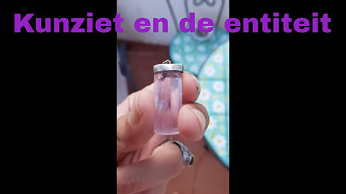 spirituele video vlog over een kunziet hanger die een entiteit weghaalde tijdens mijn vakantie op sicilie