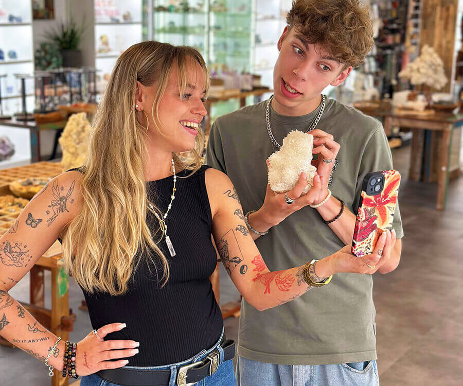 live-sale-900x750 live-sale-900x750