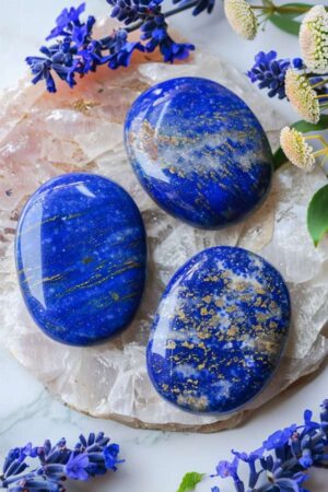 Lapis Lazuli palm steen, 50-150 gram, van 4.5 tot 7 cm